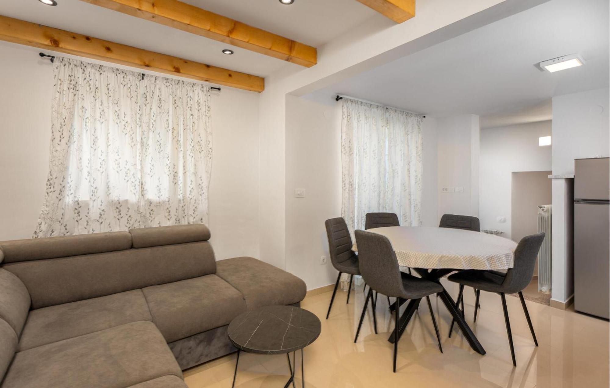 Gorgeous Apartment In Brsec With Kitchen Exterior foto